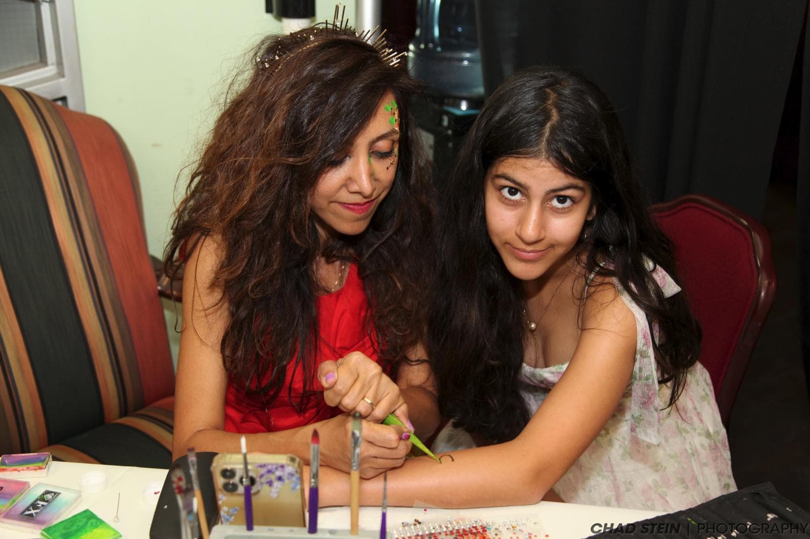 Modern Henna mehndi design being applied on a hand at an event